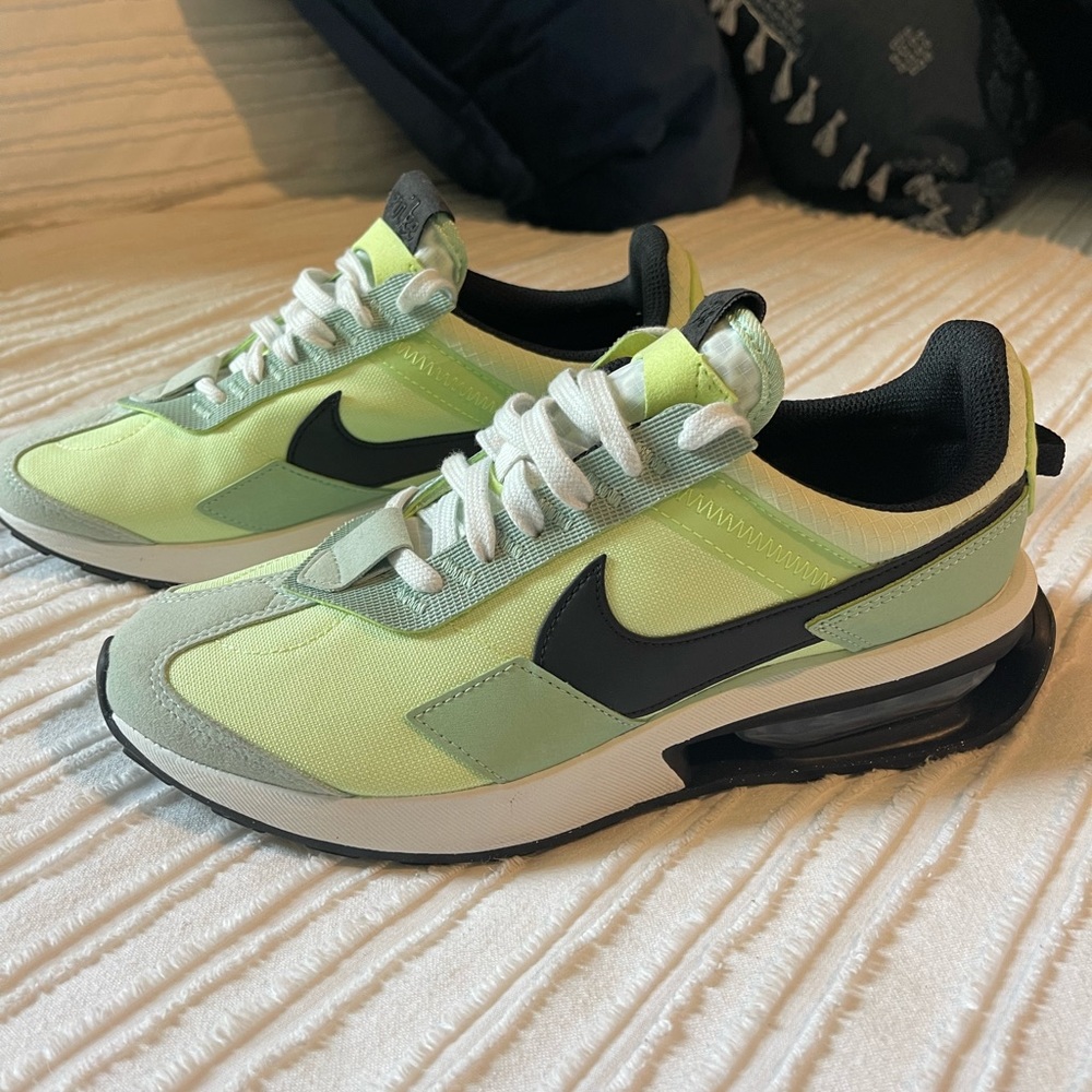 Nike Air Max Pre-Day Liquid Lime Comfort Sneaker Size 8